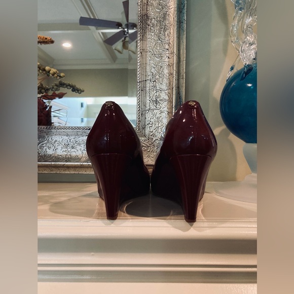 ❤️WAS $100 Kate Spade Burgundy Patent Leather Wedge Heels - Picture 2 of 12